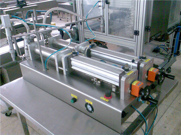 Mașină de umplere cu șampon semi-automată a prețurilor competitive